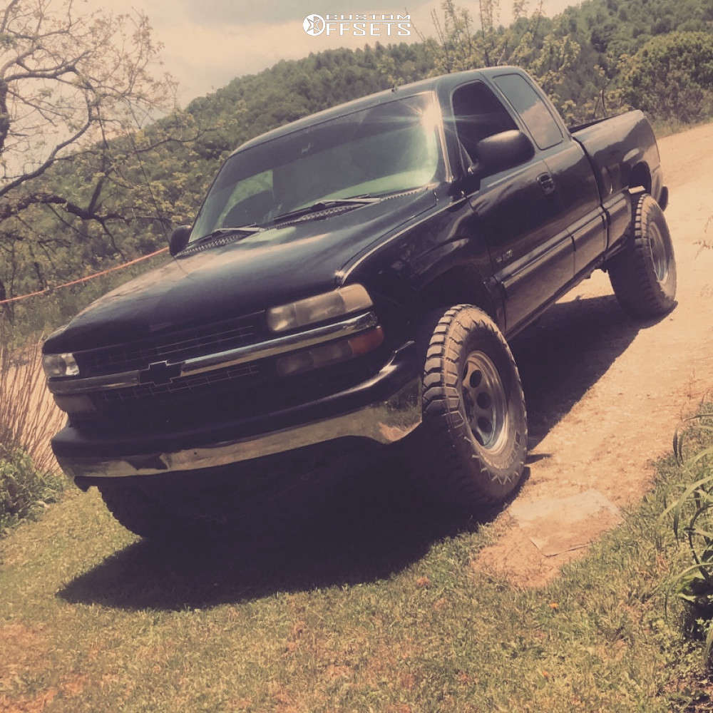2001 Chevrolet Silverado 1500 with 17x9 -6 Pro Comp 1069 and 35/12.5R17 ...
