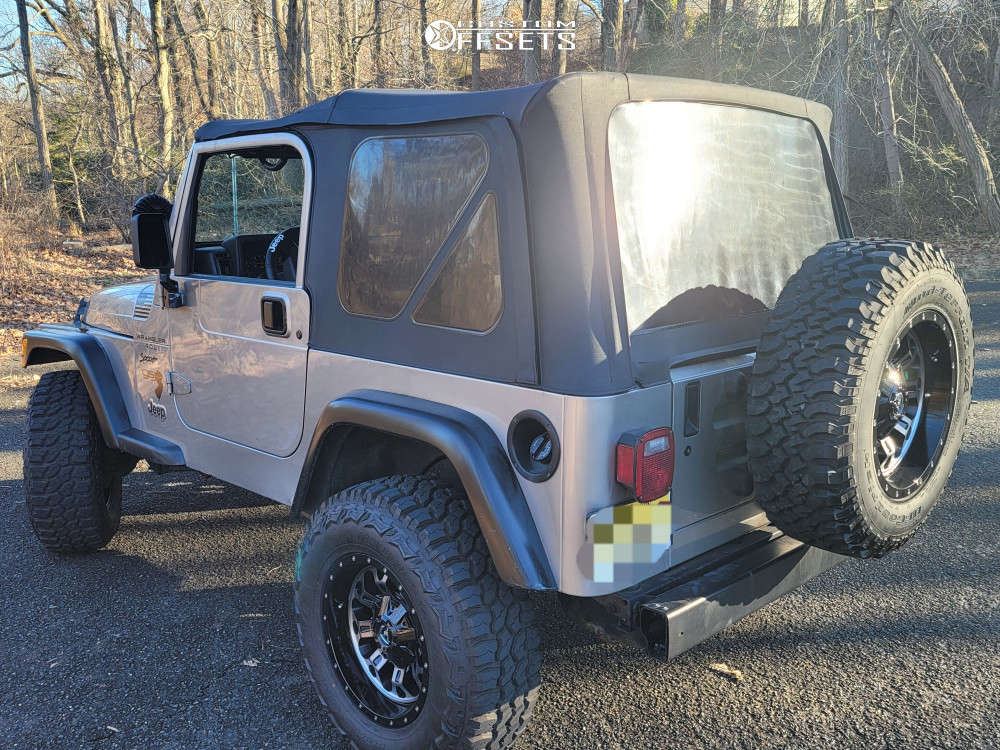 2001 Jeep TJ with 17x9 12 Fuel Crush and 285/75R17 Thunderer Trac Grip