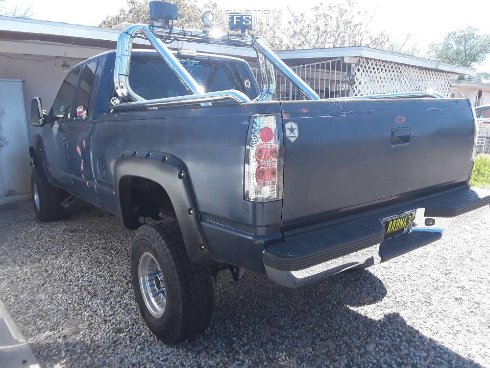 1993 Chevrolet K1500 with 15x8 Centerline Lt2 and 31/10.5R15 Laufenn X