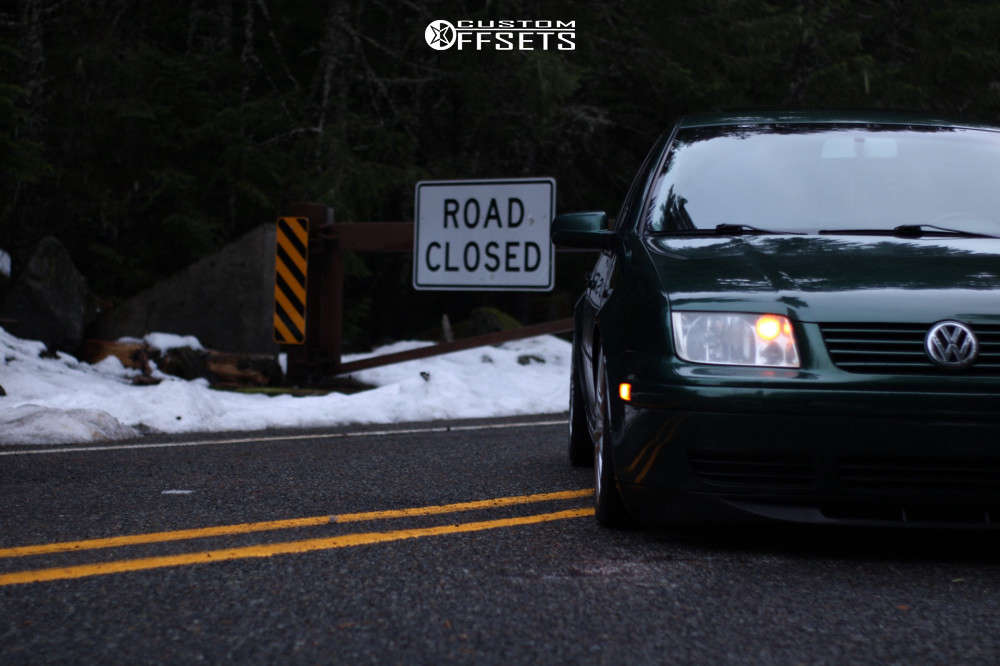 2002 Volkswagen Jetta with 17x7.5 38 OEM Wheels Arietta and 205/45R17 ...