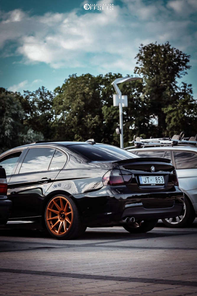 2006 BMW 325i with 19x8.5 35 Japan Racing Jr11 and 225/35R19