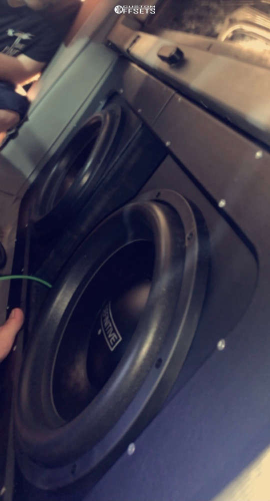 2005 Chevrolet Avalanche with 24x14 76 Xtreme Mudder Xm304 and 35/13