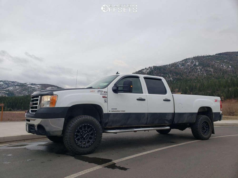 2008 GMC Sierra 3500 HD with 18x9 12 Method Grid and 285/65R18 Nitto ...