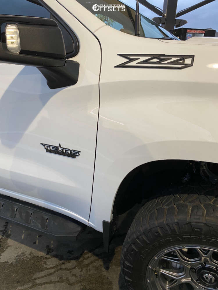 2021 Chevrolet Silverado 1500 with 20x10 18 Fuel Tech and 305/55R20