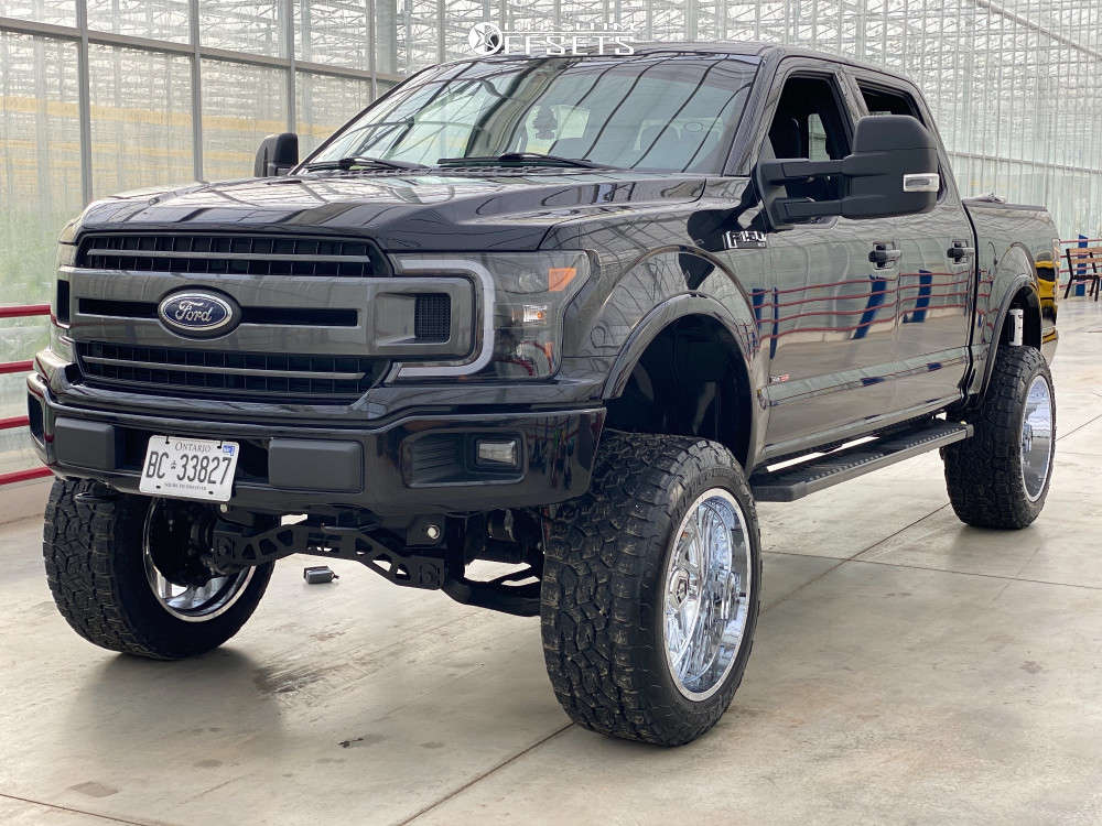 2019 Ford F-150 with 22x12 -44 TIS 544C and 35/12.5R22 Toyo Tires