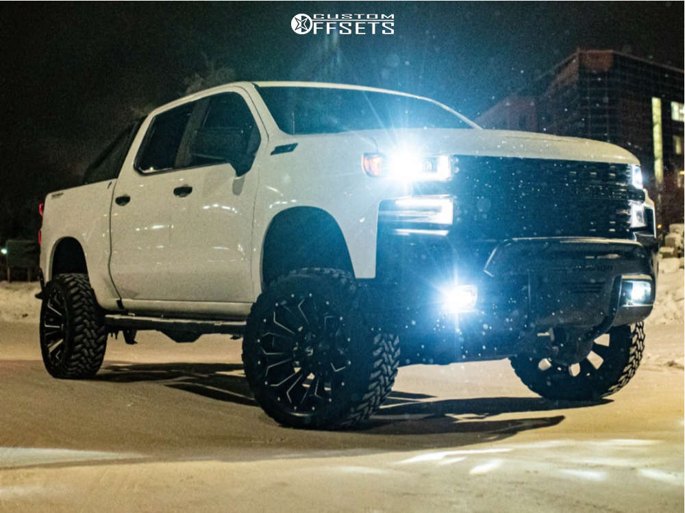 2019 Chevrolet Silverado 1500 with 22x10 18 Fuel Assault and 33/12