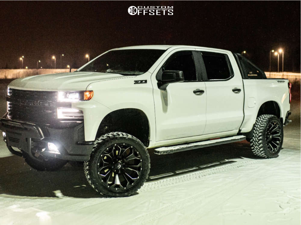 2019 Chevrolet Silverado 1500 with 22x10 18 Fuel Assault and 33/12