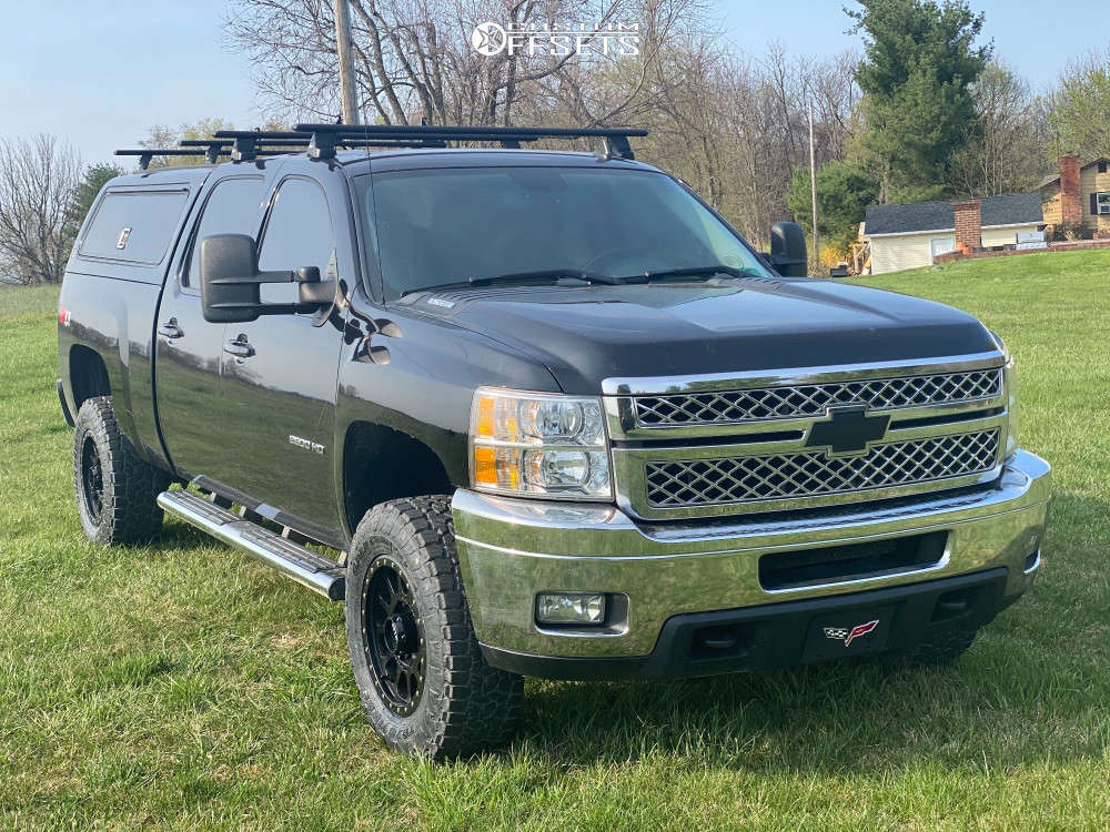 2012 Chevrolet Silverado 2500 HD with 18x9 18 Method MR305 and 33/9 ...