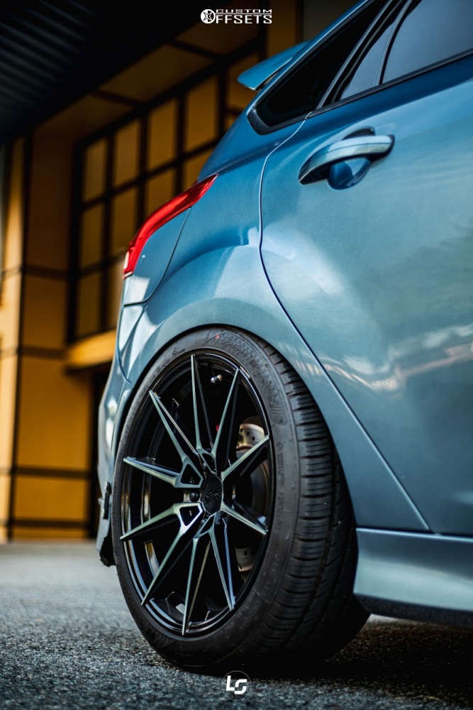 2018 Ford Focus with 18x8.5 35 XXR 567 and 235/40R18 Nankang Ns-25