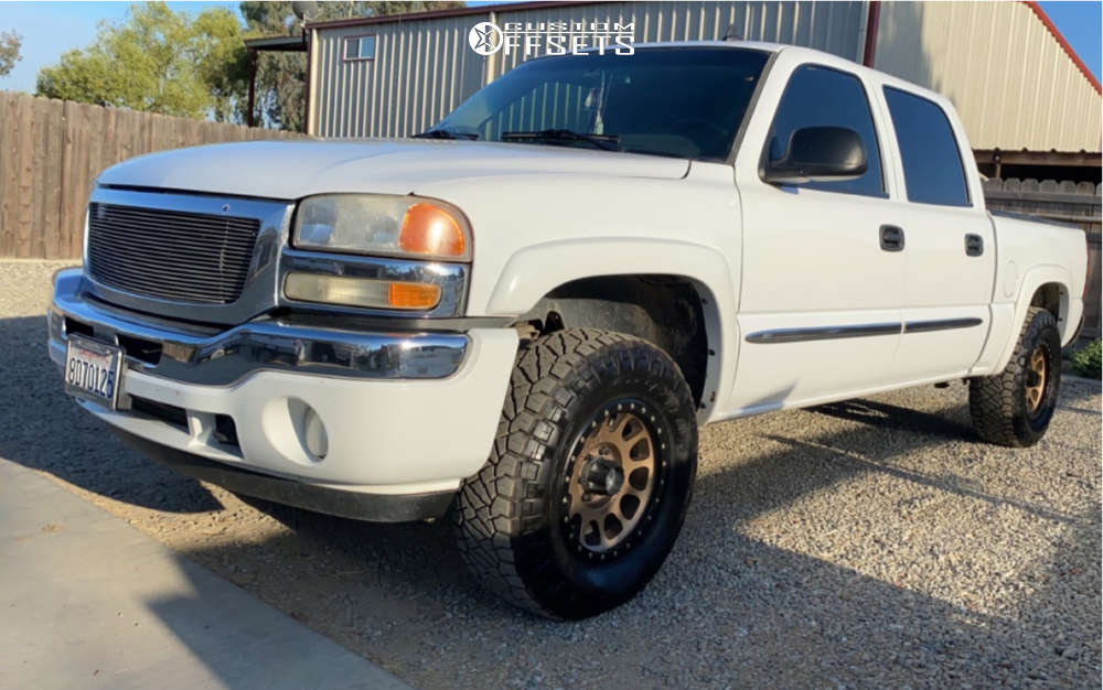 2007 GMC Sierra 1500 Classic with 18x9 0 Method Nv and 285/75R18 Nitto ...