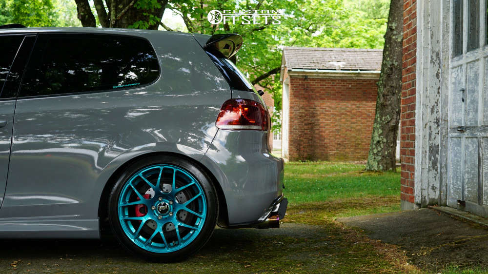 V76.10 Rear 2010 Volkswagen GTI with 18x8.5 45 VMR V710 and 225/40R18 Continental ...