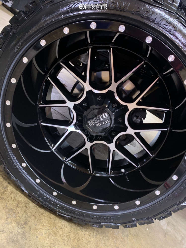 2004 Ford Excursion with 22x12 -44 Moto Metal Mo986 and 33/12.5R22 ...