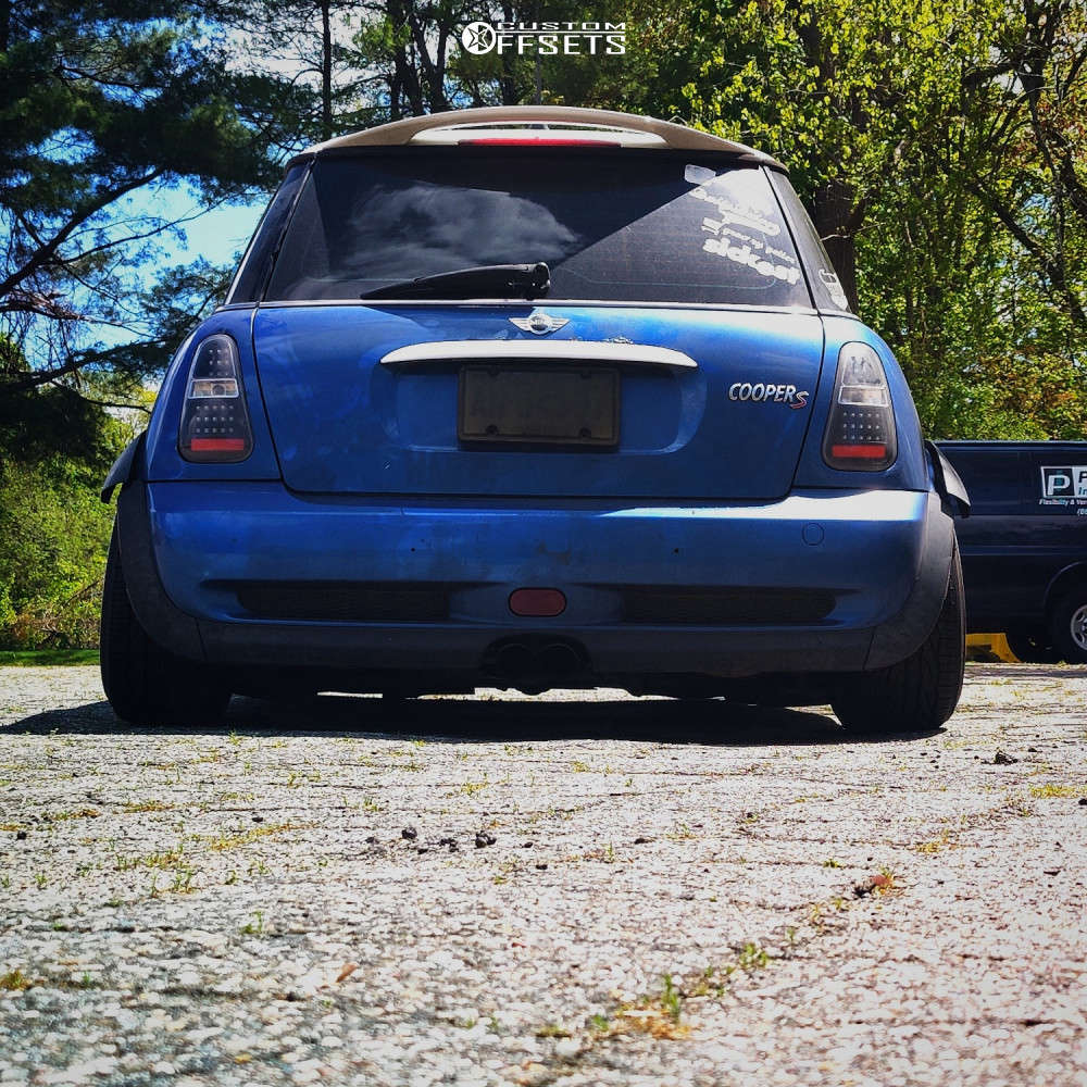 2006 Mini Cooper with 17x8.5 15 JNC Jnc047 and 215/40R17 Toyo Tires ...