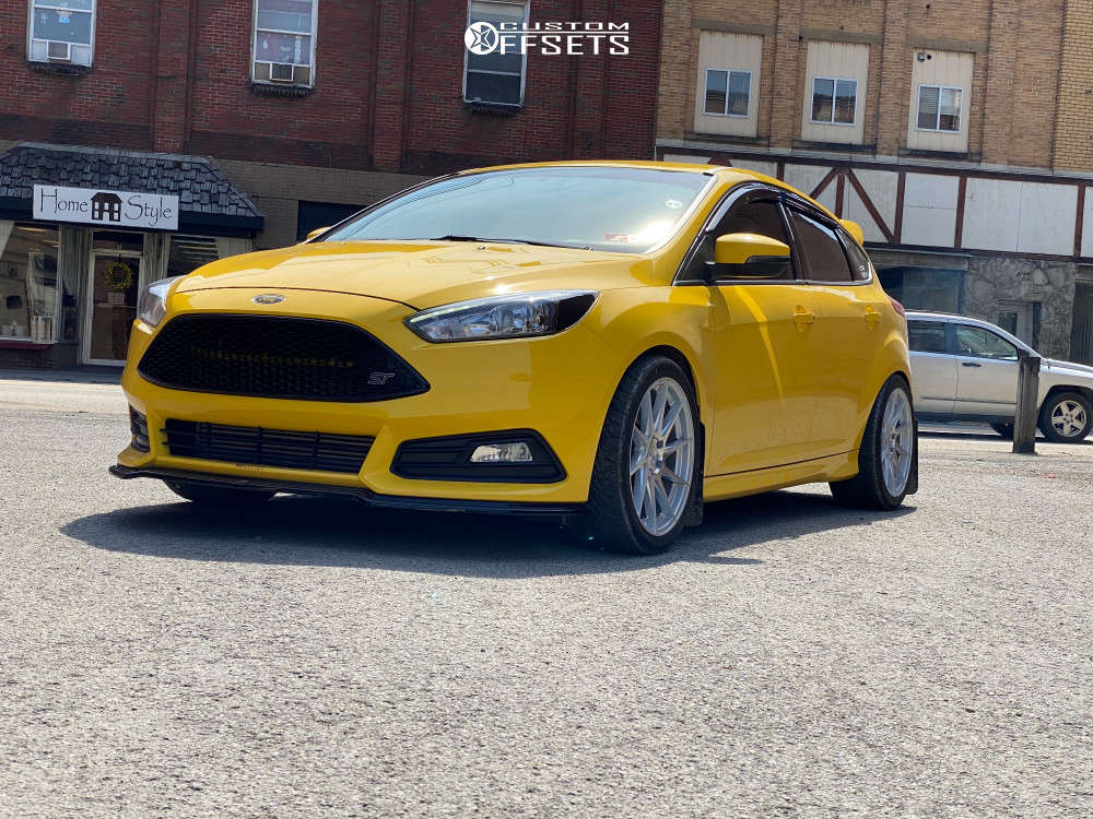 1558409-1-2018-focus-ford-st-