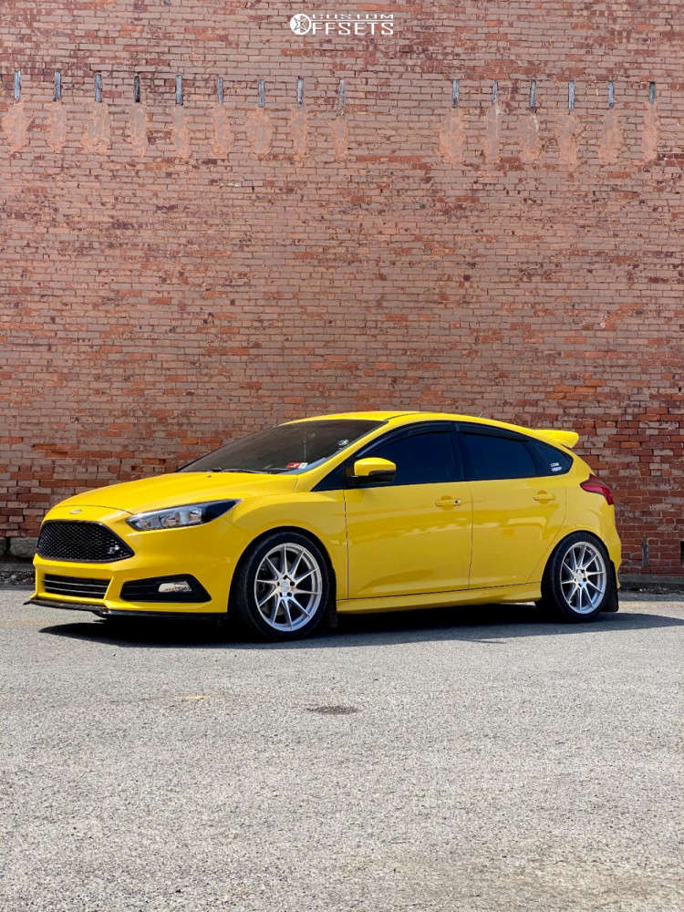 2018 Ford Focus with 18x8.5 35 Aodhan Ah09 and 255/35R18 Federal