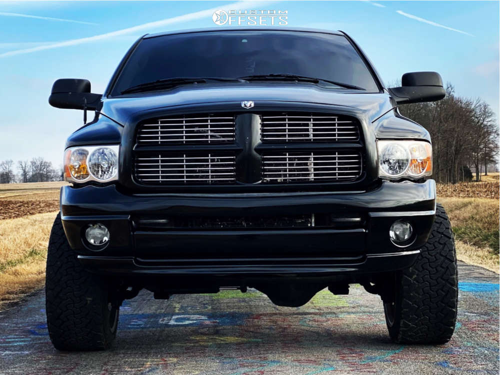 2005 Dodge Ram 2500 with 22x12 55 Hostile Sprocket H108 and 33/12.5R22