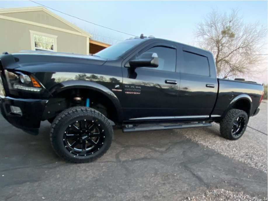 2018 Ram 2500 with 20x10 -24 Moto Metal MO962 and 33/12.5R20 Kenda