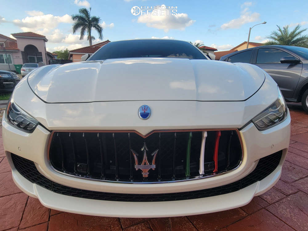 2017 Maserati Ghibli with 22x9 35 Pinnacle Splendent and 245/25R22 ...