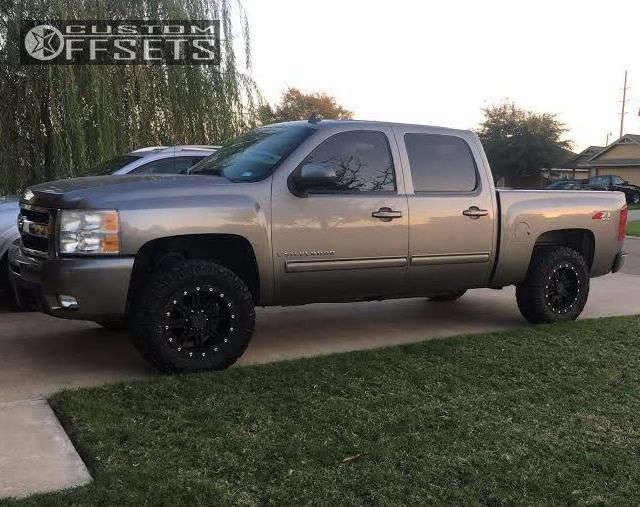 2009 Chevrolet Silverado 1500 with 18x9 Pro Comp Series 31 and 275