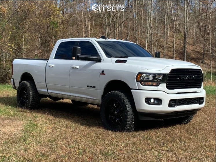 2020 Ram 2500 with 22x10 18 Fuel Sledge D595 and 35/12.5R22 Mickey