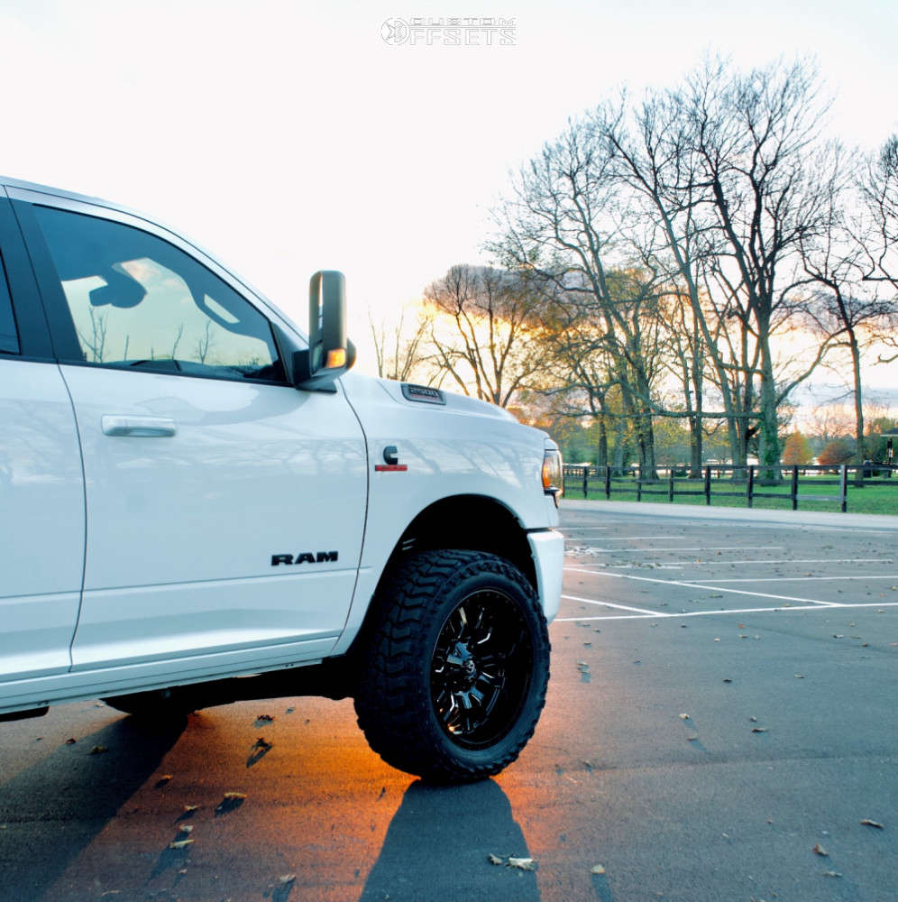 2020 Ram 2500 with 22x10 18 Fuel Sledge D595 and 35/12.5R22 Mickey