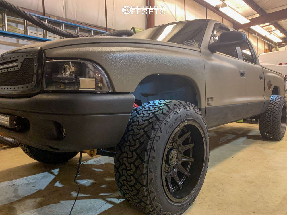 2002 Dodge Dakota with 20x12 44 Anthem OffRoad Liberty and 285/55R20