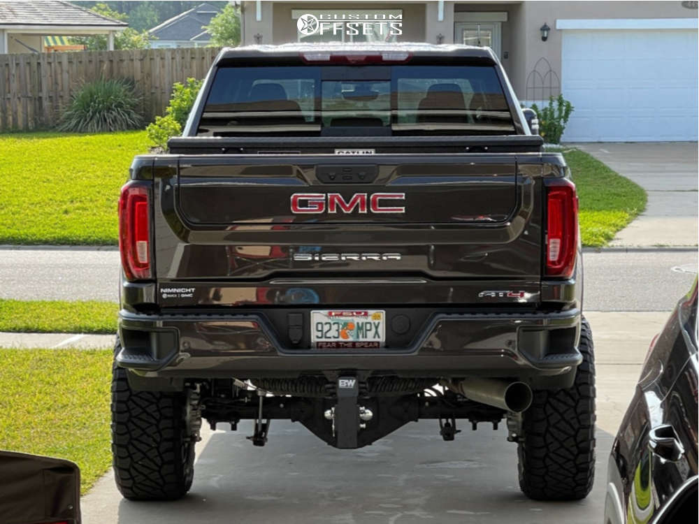 2021 GMC Sierra 2500 HD with 20x10 18 Moto Metal Mo999 and 35/12.5R20