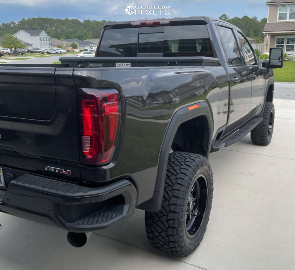 2021 GMC Sierra 2500 HD with 20x10 18 Moto Metal Mo999 and 35/12.5R20