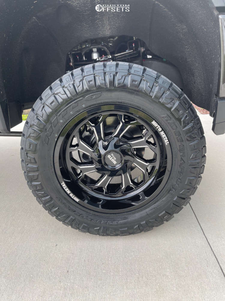 2021 GMC Sierra 2500 HD with 20x10 18 Moto Metal Mo999 and 35/12.5R20