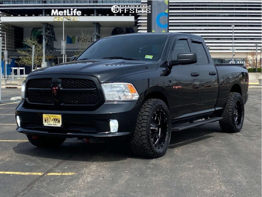 2016 Ram 1500 with 20x12 0 Moto Metal Mo962 and 33/12.5R20 Hankook