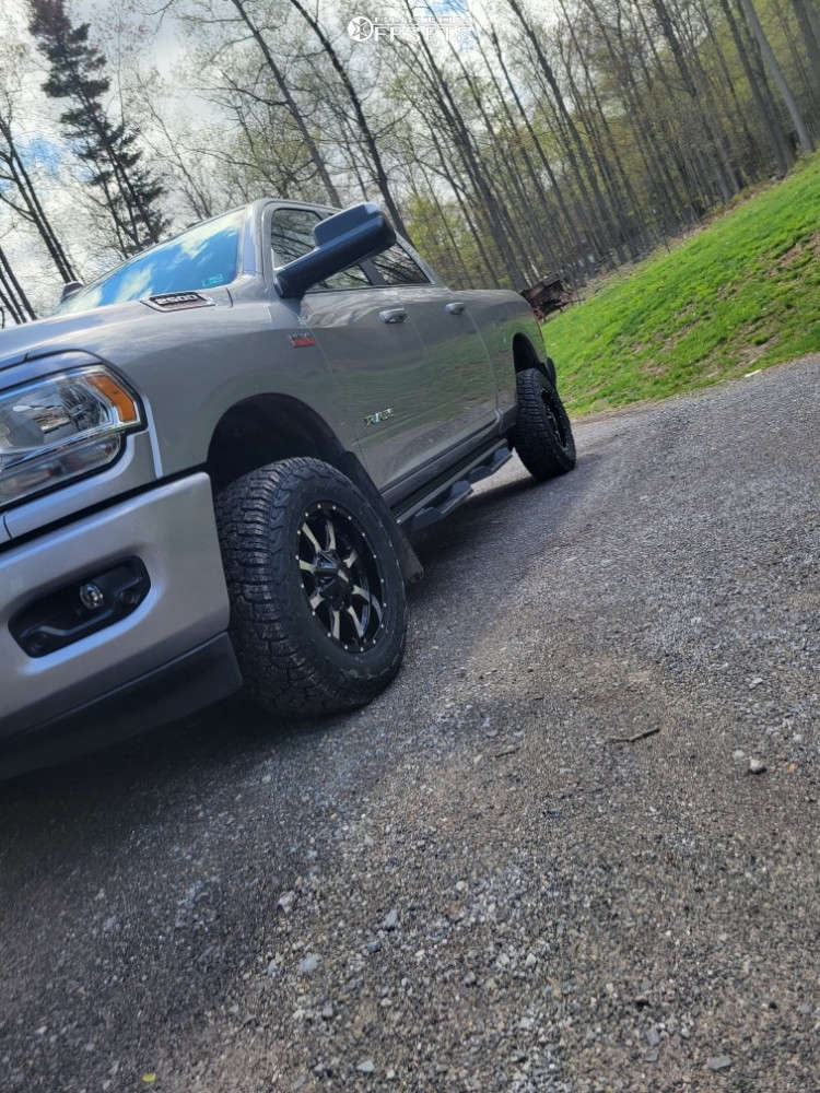 2019 Ram 2500 with 18x9 18 Moto Metal Mo970 and 285/65R18 Yokohama