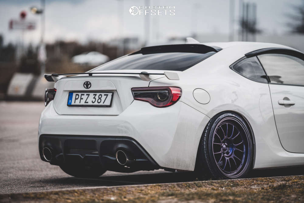 2017 Toyota 86 with 18x9 17 Kansei Corsa and 225/40R18 Sunfull Sf