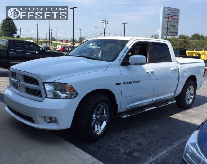 2011 Ram 1500 with 20x10 24 Moto Metal Mo962 and 33/12.5R20 Toyo Tires