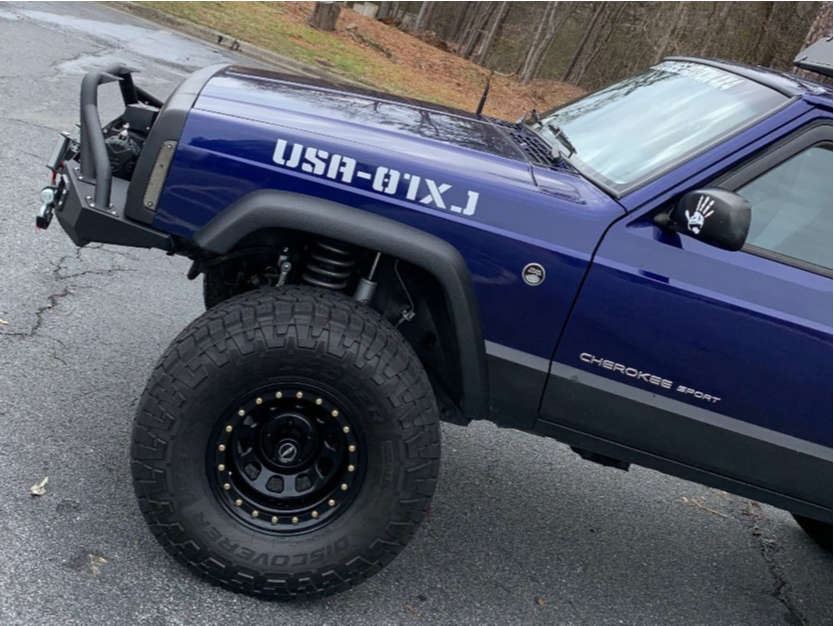 2001 Jeep Cherokee with 15x10 44 Pro Comp Series 252 and 33/12.5R15