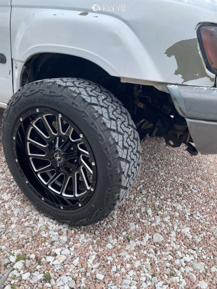 2000 Nissan Xterra with 20x10 22 Extreme Offset XF Twist and 31/10