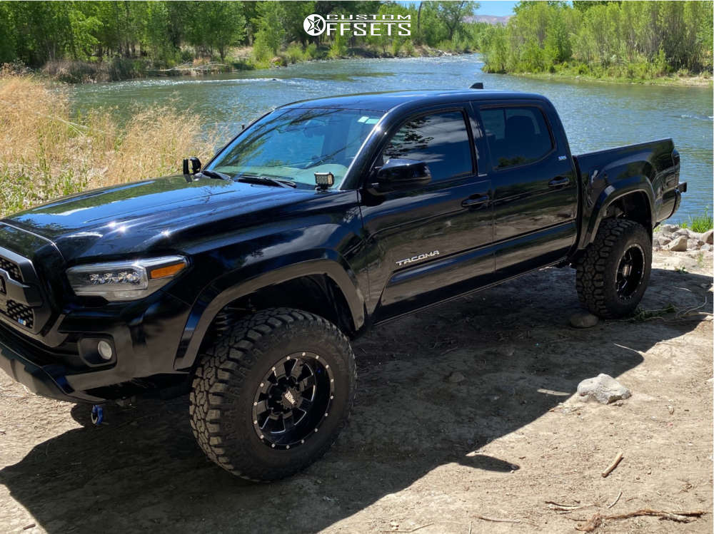 2020 Toyota with 17x10 24 Moto Metal MO962 and 285/70R17 Kanati