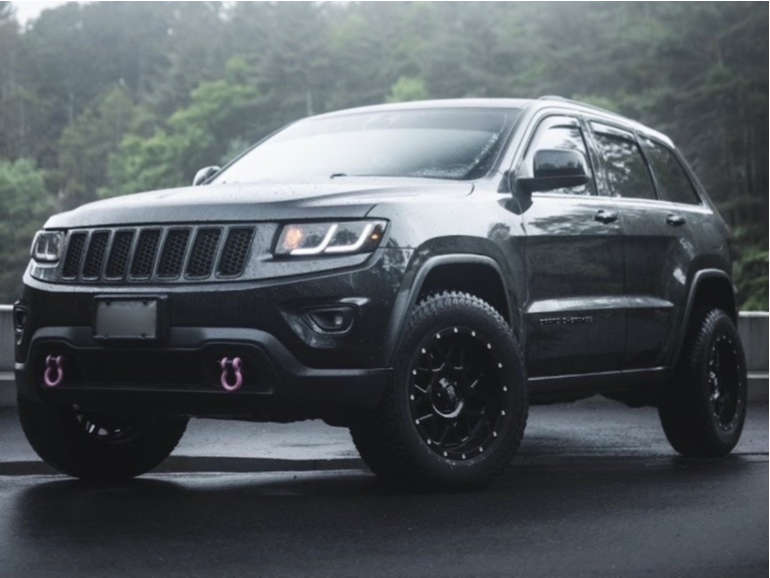 2014 Jeep Grand Cherokee with 18x9 12 XD Grenade and 31/10.5R18 Kumho