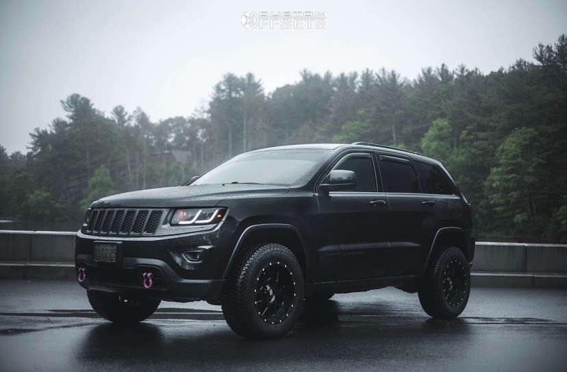 2014 Jeep Grand Cherokee with 18x9 12 XD Grenade and 31/10.5R18 Kumho