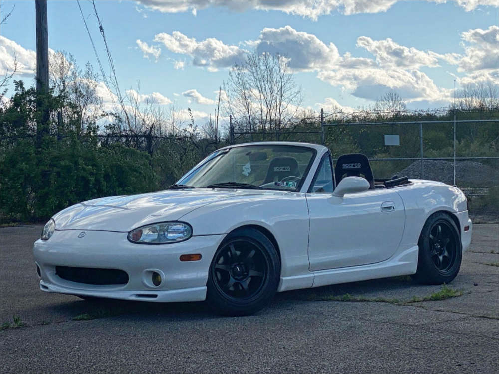 1999 Mazda MX-5 Miata with 15x8 25 Konig Hexaform and 205/50R15