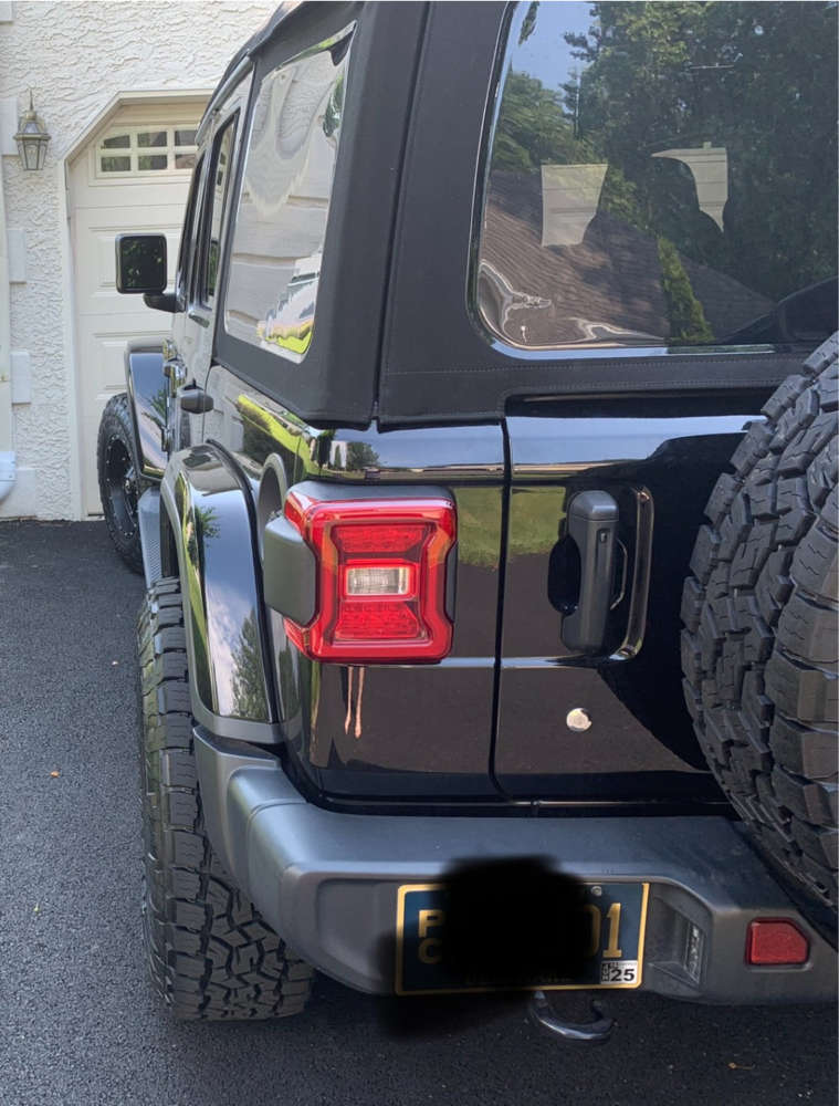 2018 Jeep Wrangler with 17x9 1 Fuel Hostage D531 and 285/70R17 Toyo