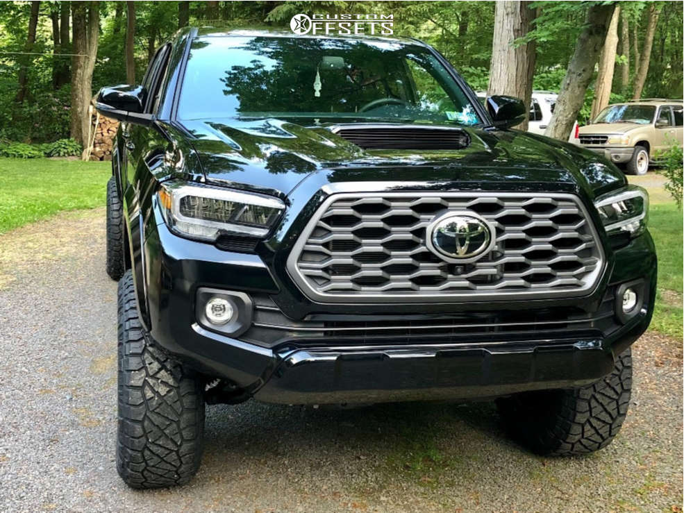 2021 Toyota with 17x9 12 Fuel Rebel and 32/11.5R17 Nitto Ridge