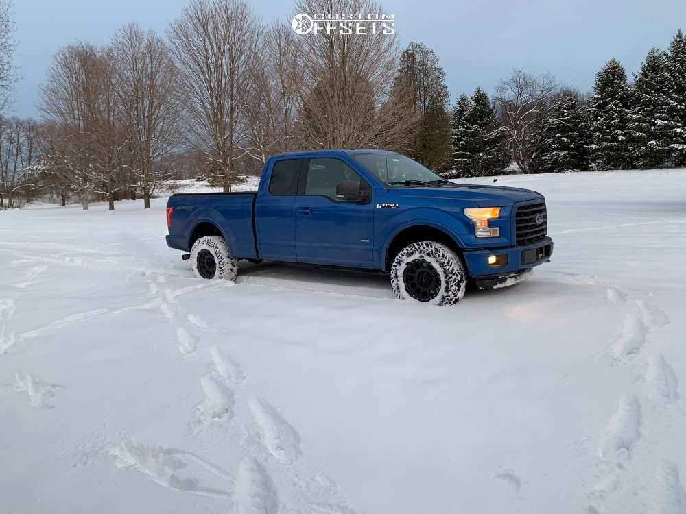 2015 Ford F150 with 17x9 0 Method Mr305 and 33/12.5R17 Fuel Gripper Mt