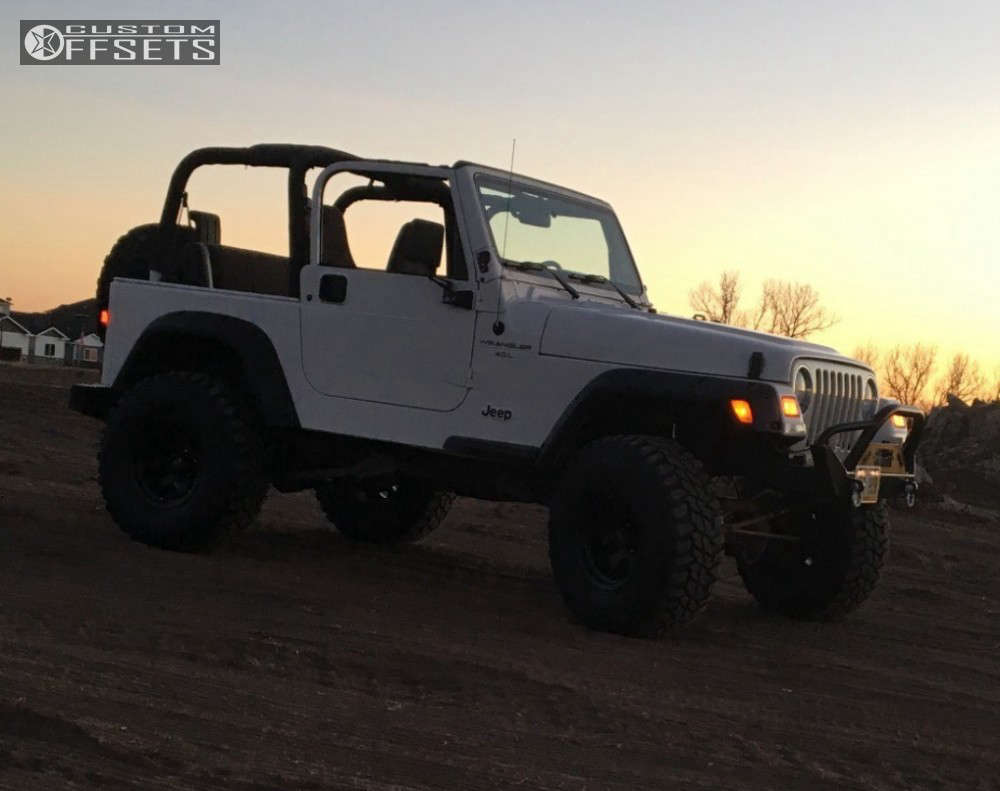 2000 Jeep Wrangler with 15x10 45 Mickey Thompson Classic III and 33/12