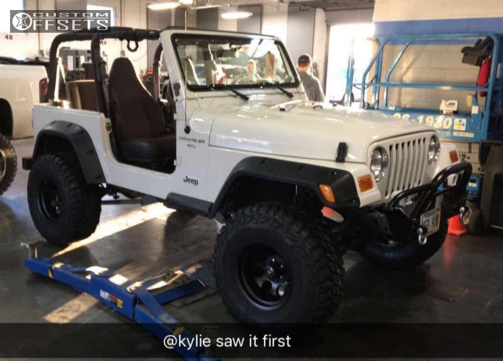 2000 Jeep Wrangler with 15x10 45 Mickey Thompson Classic III and 33/12