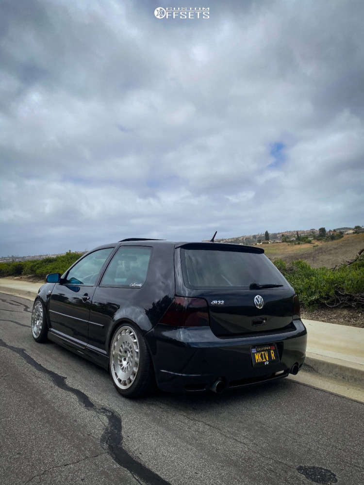 2004 Volkswagen R32 with 18x8.5 35 Rotiform Ccv and 225/25R18 Pirelli ...