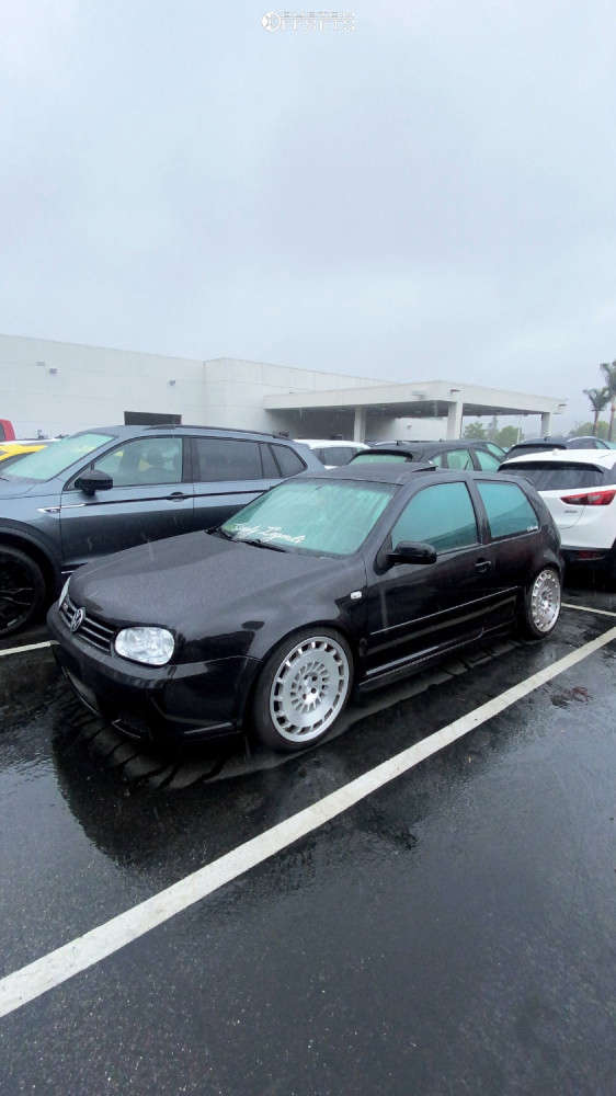 2004 Volkswagen R32 with 18x8.5 35 Rotiform Ccv and 225/25R18 Pirelli ...