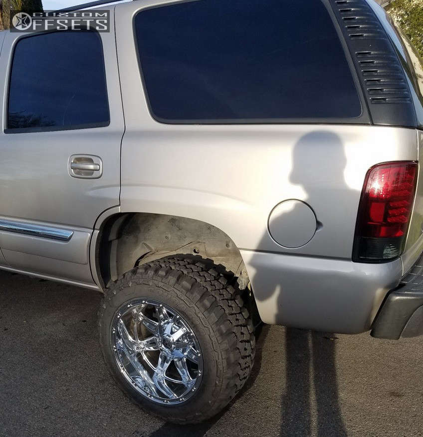 2004 GMC Yukon with 20x12 44 Fuel Hostage and 33/12.5R20 Federal