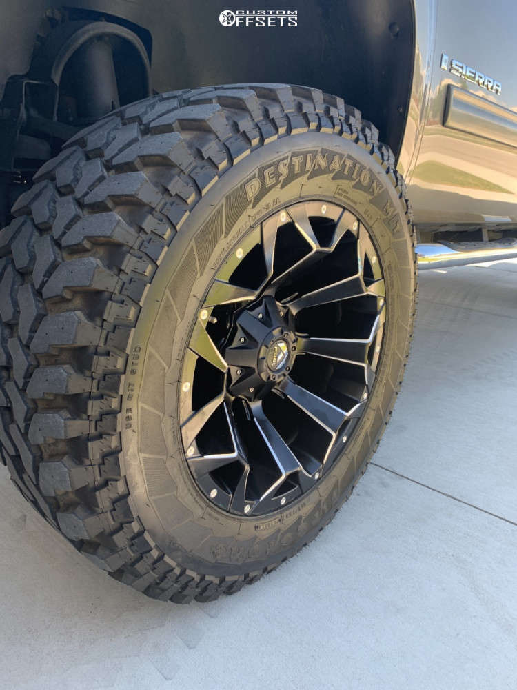 2007 GMC Sierra 1500 with 20x10 22 Fuel Assault D546 and 35/12.5R20