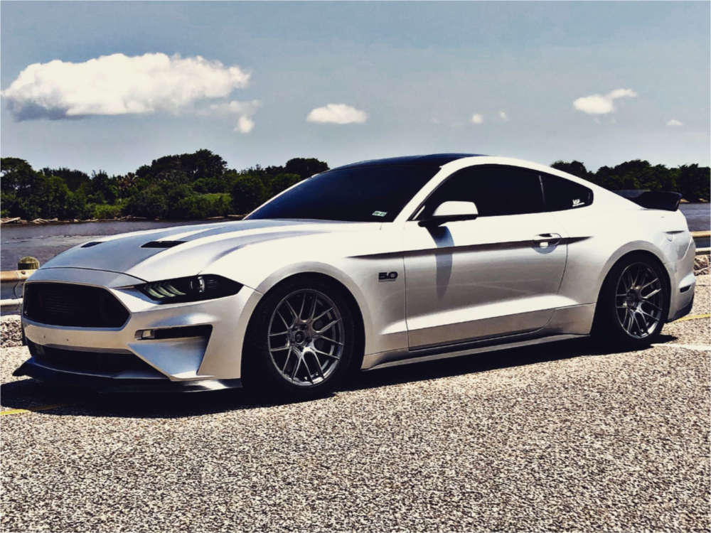 2018 Ford Mustang with 18x9.5 35 Aodhan AH-X and 275/40R18