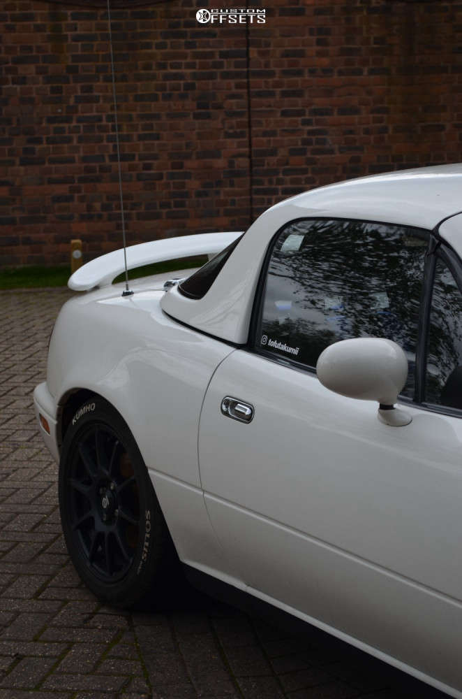 1996 Mazda MX-5 Miata with 15x6.5 40 Sparco Ff-1 and 195/50R15